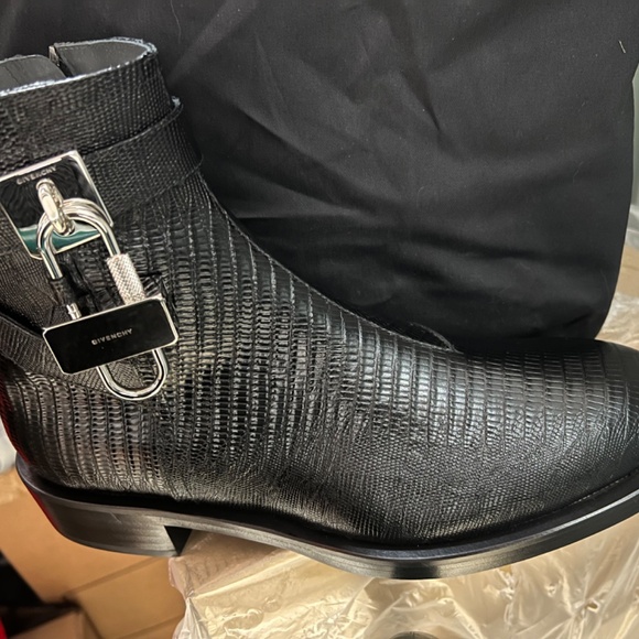 Givenchy lock ankle boot - Picture 4 of 8